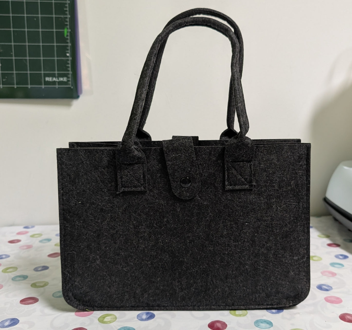 Filztasche Anthrazit mit Knopf